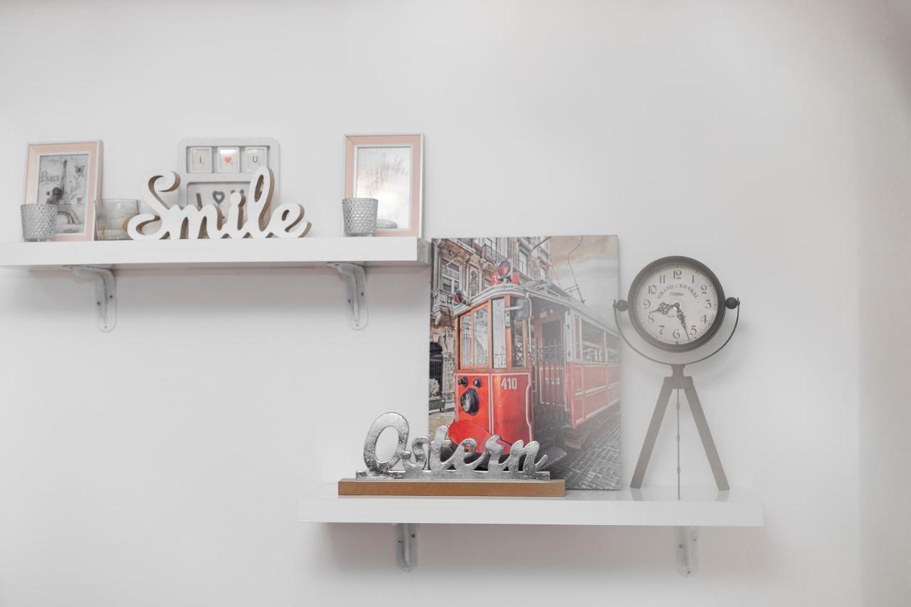 11 Steps' Lovely Studio In The Center ティラナ エクステリア 写真